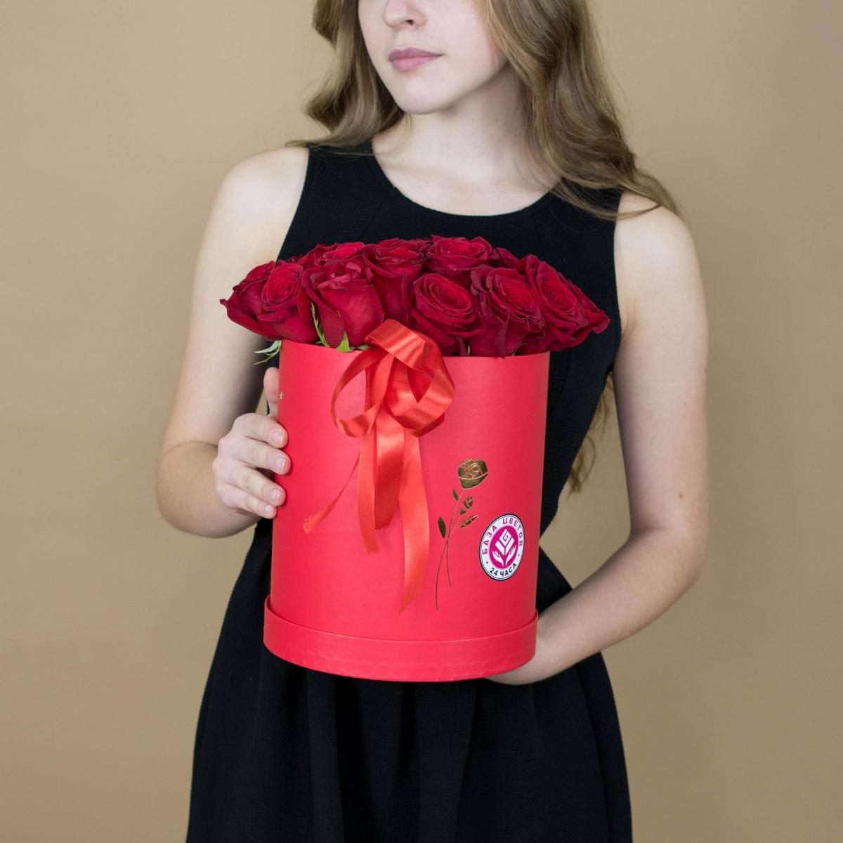 Розы красные в шляпной коробке articul  2106